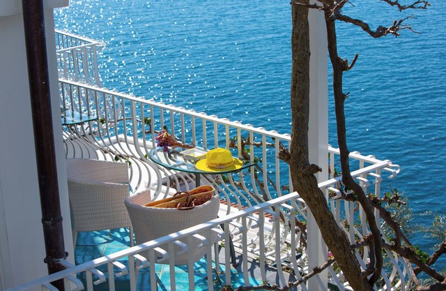 Villa Le Sirene with Private Jacuzzi, Sea View