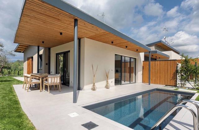 Villa 'Luma with Private Pool' with Mountain View, Wi-Fi and Air Conditioning