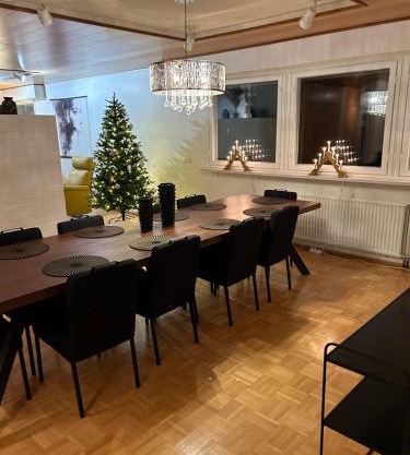 Villa Mänty 200 m2 Arkkitehdin suunnittelema kaupunkikoti rauhallinen sijainti Sauna autokatos