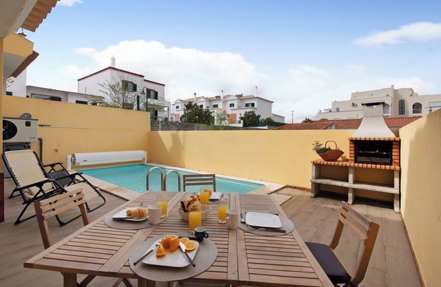 Villa 'Machado' with Private Pool, Balcony and Wi-Fi