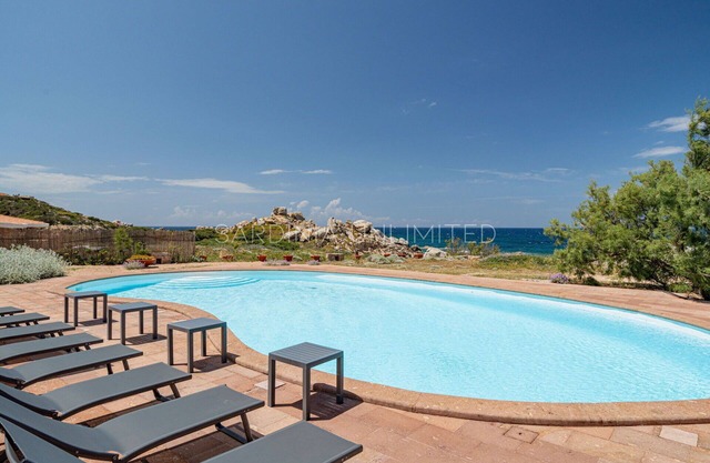 Villa Mariù e Amelie: Villa directly by the sea with private pool