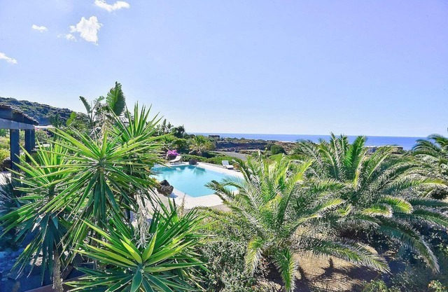 Villa Meriggio A: A characteristic and welcoming dammuso with the fascination of the typical and ancient houses of the island.