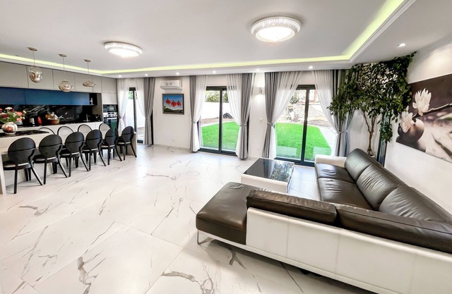 Villa Moderne Avec Salle des Fêtes Dans le Grand Paris