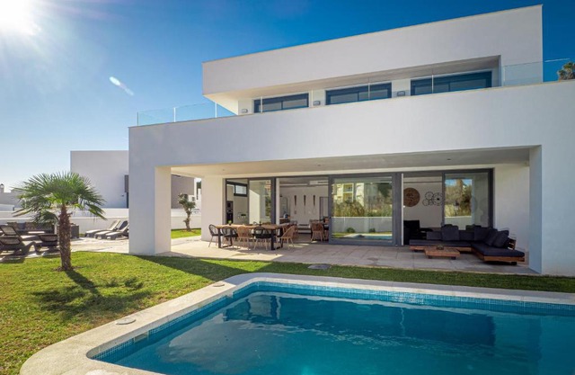 Villa moderne proche de la mer