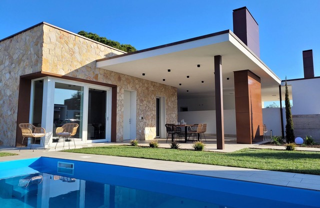 Villa 'My Lagozise' with Private Pool, Wi-Fi and Air Conditioning