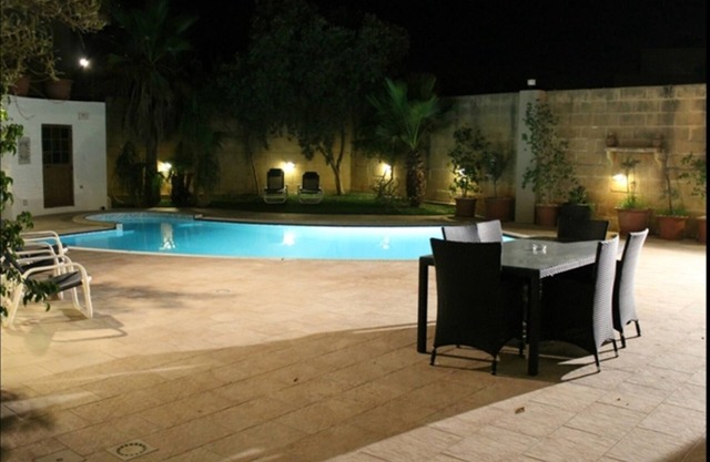 Villa Naxxar Malta - Centrally located, fully AC, 4 bedroom property with Pool