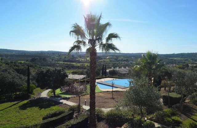 Villa near the beach, with swimming pool, children's playground and barbecue area.