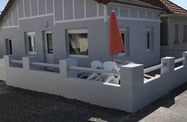 - VILLA NEAR THE SEA -
