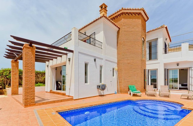 Villa Oasis Summary: