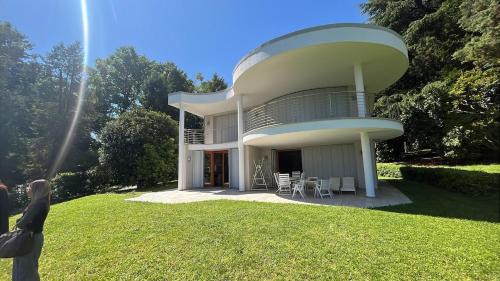 Villa overlooking Lake Maggiore with 3 suites