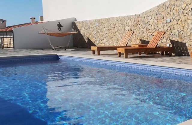 Villa overlooking Praia da Areia Branca with no shared spaces!