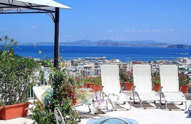 Villa Peonia B: A welcoming apartment which faces the sun and the sea, with Free WI-FI.