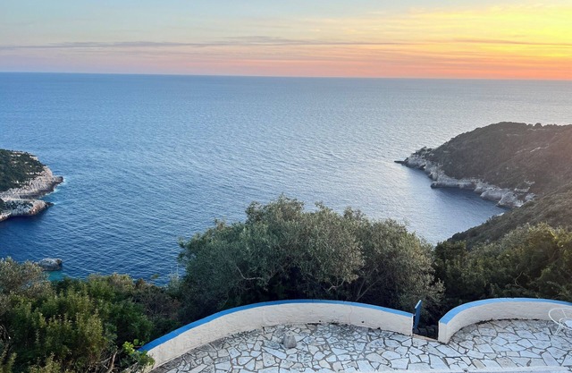 Villa Petritis - Superb Cliff Top Villa with Pool