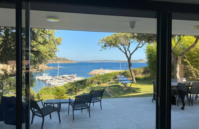 Villa/Pool Port du Niel, 10 adults, 6 children/Holidays, Telecommuting, Meetings