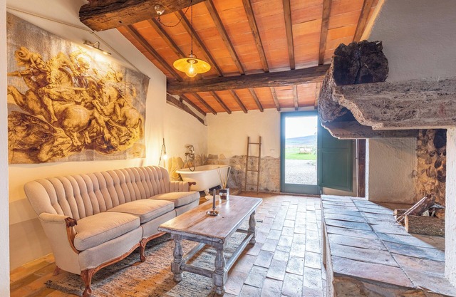 Villa "Privata Locanda In Tuscany" with Private Pool, Private Terraces & Wi-Fi