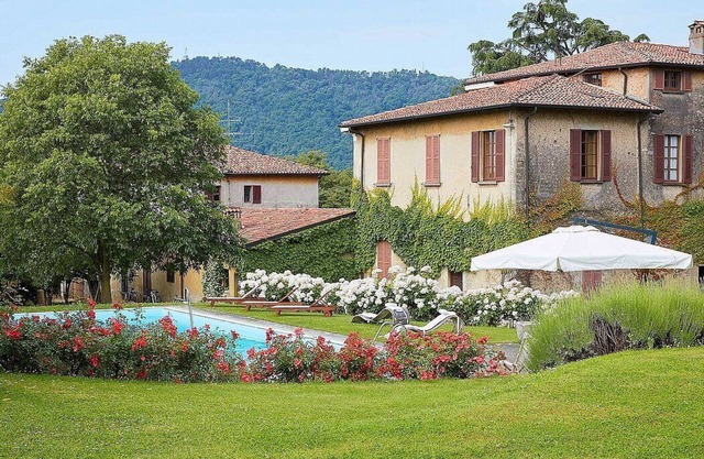 Villa Prodigio: A splendid seventeenth-century two-story historical villa located in the heart of the Franciacorta, with Free WI-FI.