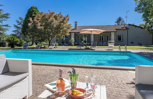 Villa Rasena 6, Emma Villas
