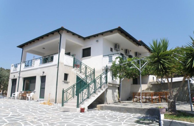 Villa Rodia 2 guests