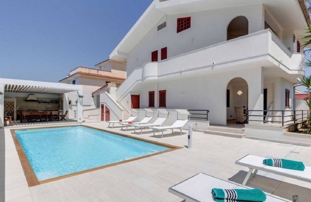 Villa 'Rosimeli' close to the Beach with Pool & Wi-Fi