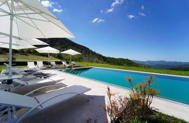 Villa Sasseta - Eight Bedroom Villa, Sleeps 16