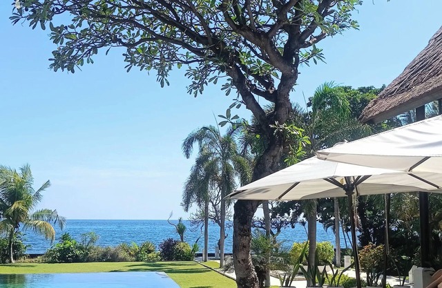 VILLA TERANG BULAN: 4BR beachfront villa with private pool, jacuzzi & butler