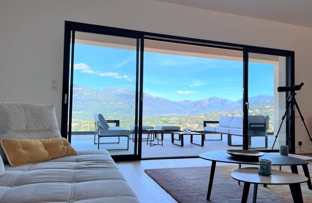 Villa Terra Bella heated pool and sea view