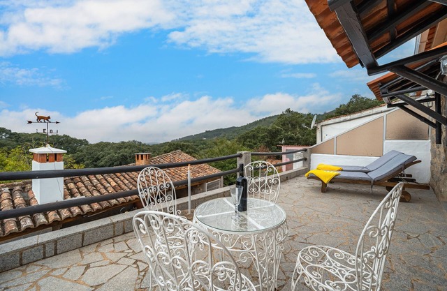 Villa 'Terra' with Private Terrace, Shared Garden and Wi-Fi