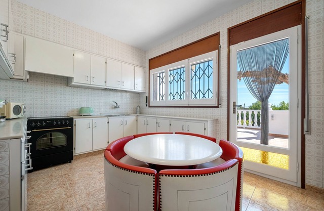 Villa 'Vintage' with Mountain View, Private Pool, Wi-Fi and Air Conditioning