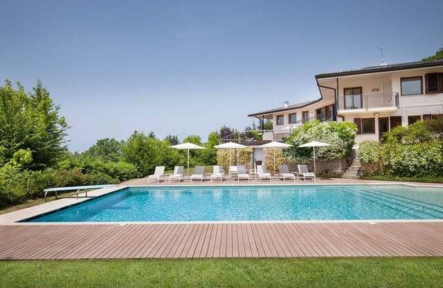 Villa Viù with Pool and Lake View
