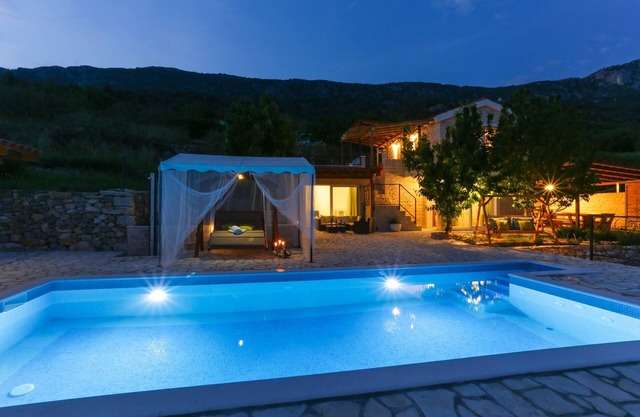Villa Vortex - sea view, heated pool with relaxing nature environment