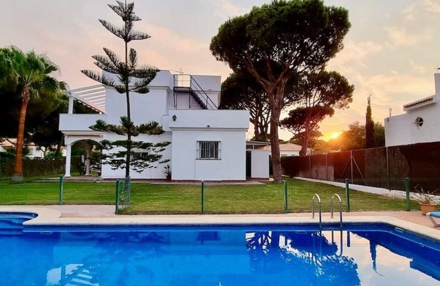 Villa with private pool 500m from Roche beach