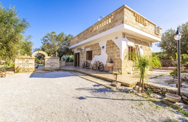 Villa with garden and whirlpool a few minutes from Torre dell'Orso