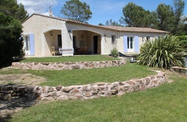 Villa with heated private pool in Bagnols-en-Forêt