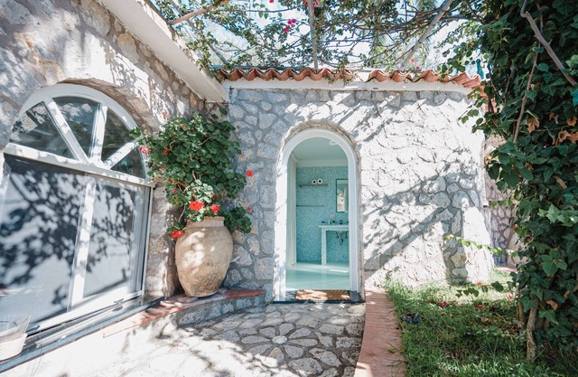 Villa with Pool and 8 Double Bedrooms in Anacapri – by La Canostra Capri