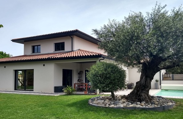 Villa with pool near Toulouse and forest