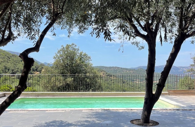 VILLA WITH PRIVATE HEATED POOL