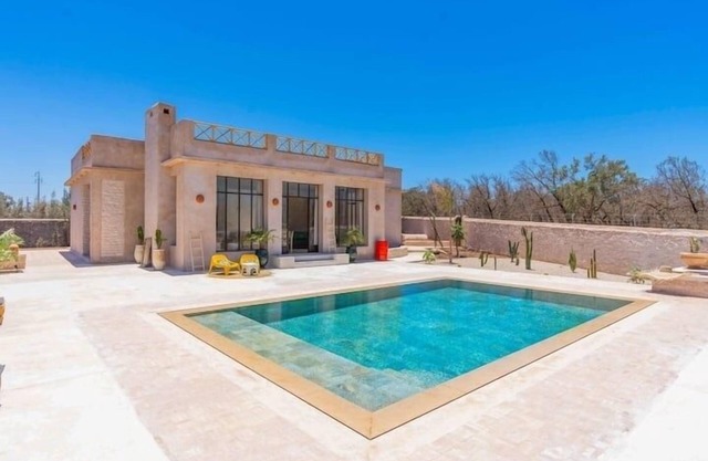 Villa with Private Pool and Staff