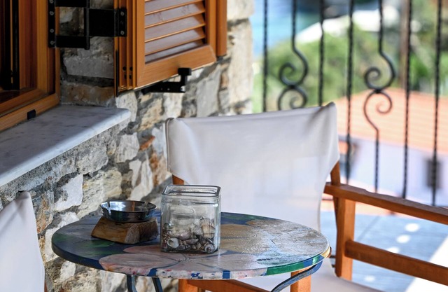 Villa With Private Pool in Front of the Sea - 20 meters from the sea.