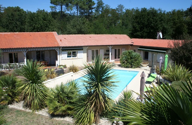 Villa with swimming pool in New Aquitaine