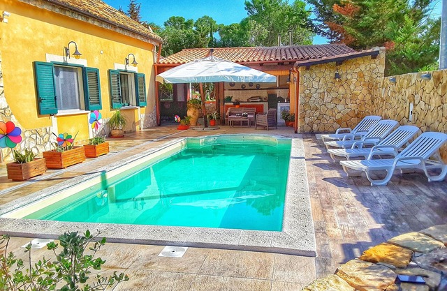 Villa with swimming pool a few km from the sea Selinunte