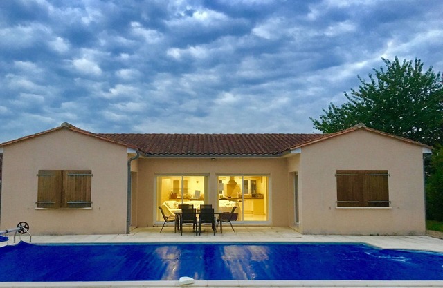 Village location, private pool close to Aubetterre sur Dronne