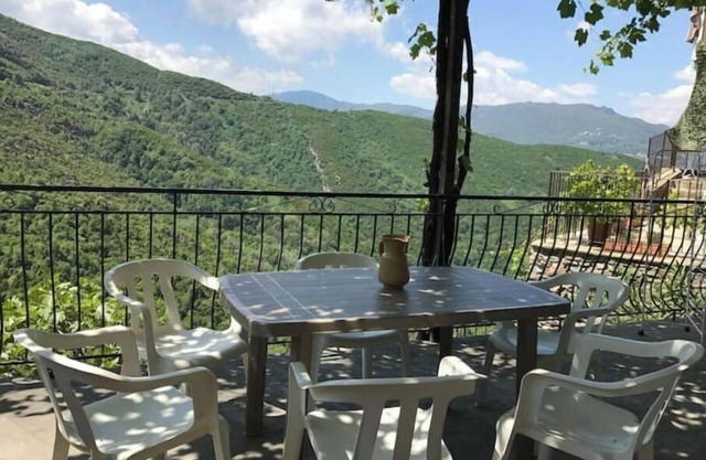 VILLAGE HOUSE BETWEEN SEA AND MOUNTAINS