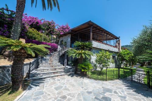 Villaré, oasi di relax nel verde della Riviera con piscina privata
