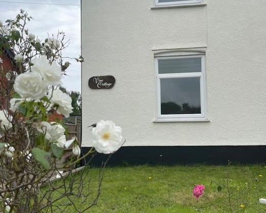 Vine Cottage- Stunning newly renovated cottage