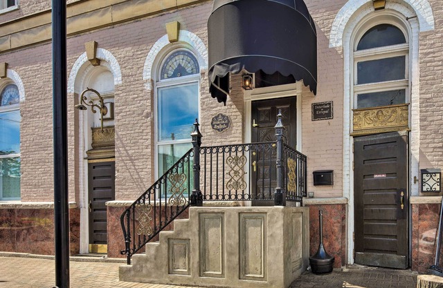 Vintage Apartment in Historic Downtown La Porte!