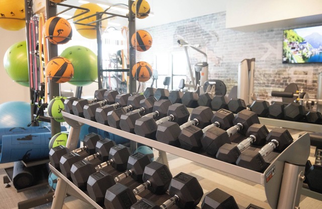 Vintage Star apartment with pool, gym and Pac-Man