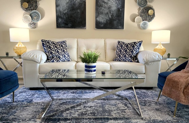 VIP 2 King beds, Fast Wi-Fi, and smart TV's