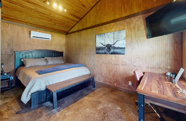 VIP Cabin B with Lake Views and Private Lake Access with Dock