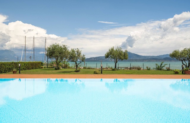 VISTA Lake&Pool Sirmione new swimming pool Comfort, style, view of the lake