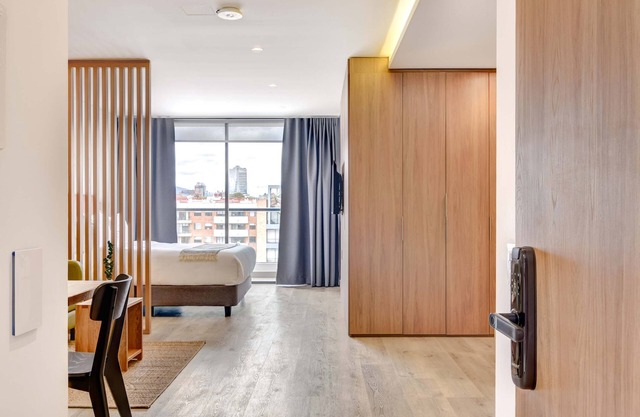 w* | Chic Loft w/Balcony in Santa Bárbara